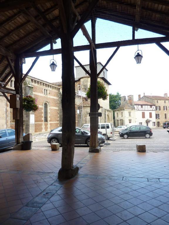 Le Dormeur Du Val Bed and Breakfast Le Mas-dʼAgenais Exterior foto