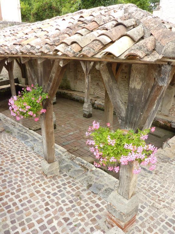Le Dormeur Du Val Bed and Breakfast Le Mas-dʼAgenais Exterior foto